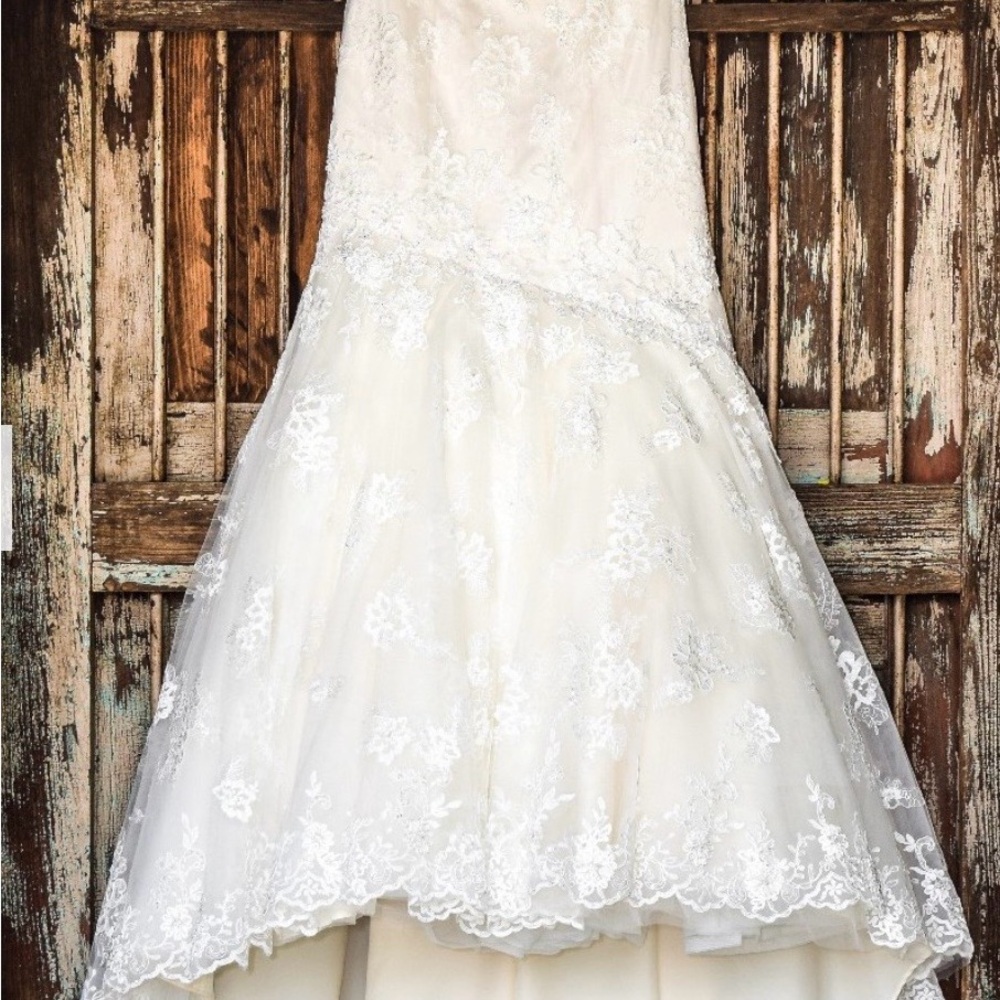 Ivory Lace Mermaid Wedding Dress with Sweetheart Neckline - Picture 4 of 7
